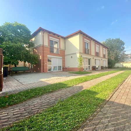 Hajnal Vendeghaz Apartment ไฮจ์ดุสโซบอสโล ภายนอก รูปภาพ