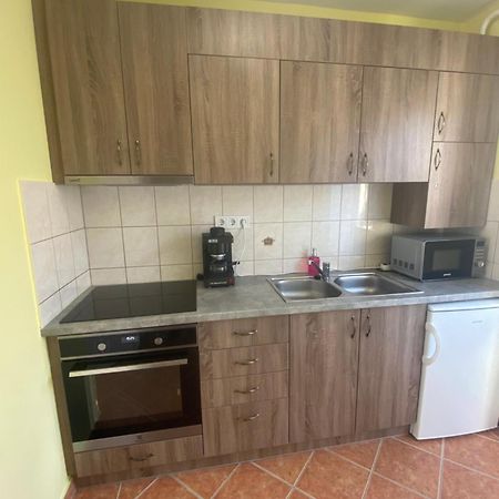 Hajnal Vendeghaz Apartment ไฮจ์ดุสโซบอสโล ภายนอก รูปภาพ