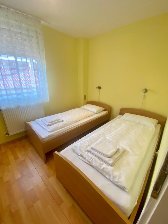 Hajnal Vendeghaz Apartment ไฮจ์ดุสโซบอสโล ภายนอก รูปภาพ