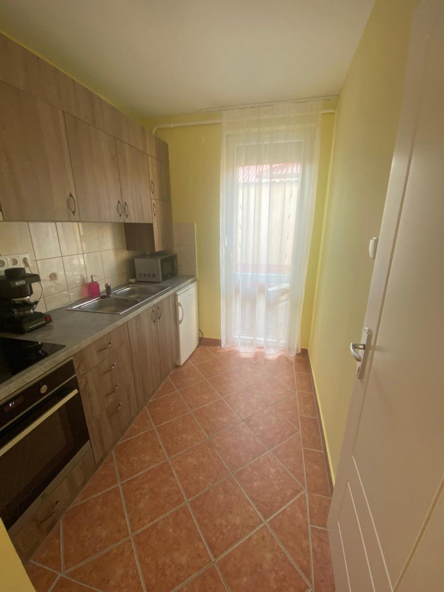 Hajnal Vendeghaz Apartment ไฮจ์ดุสโซบอสโล ภายนอก รูปภาพ