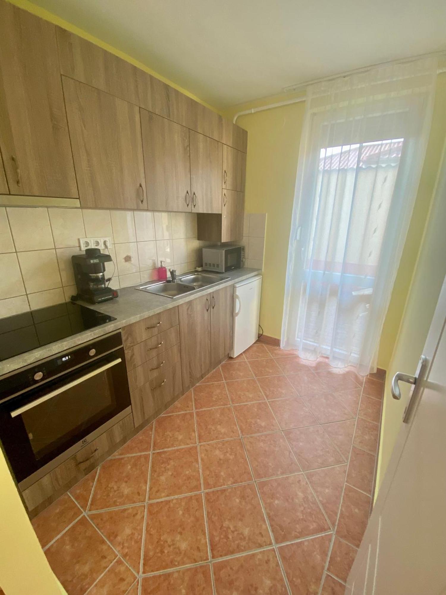 Hajnal Vendeghaz Apartment ไฮจ์ดุสโซบอสโล ภายนอก รูปภาพ