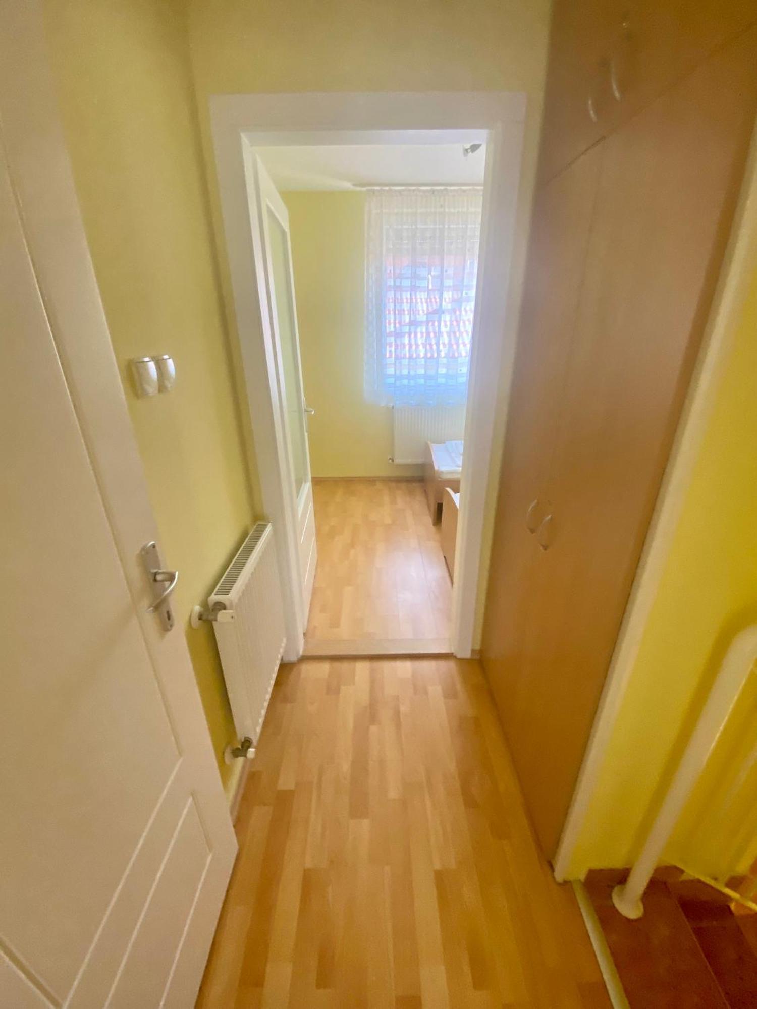 Hajnal Vendeghaz Apartment ไฮจ์ดุสโซบอสโล ภายนอก รูปภาพ
