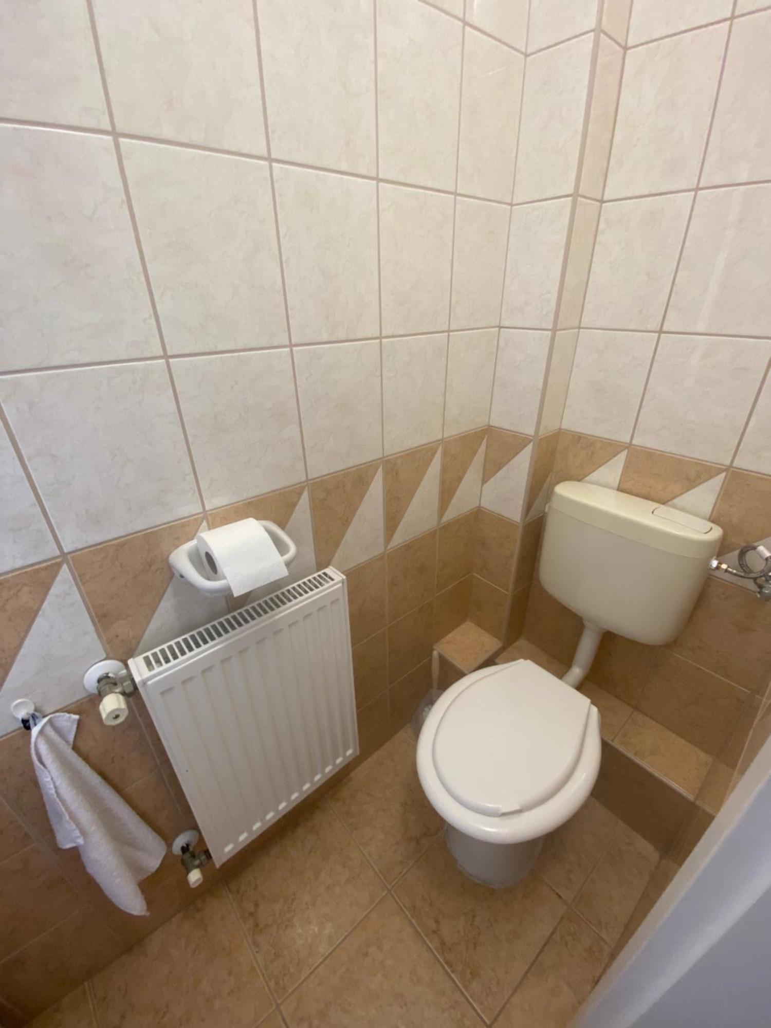 Hajnal Vendeghaz Apartment ไฮจ์ดุสโซบอสโล ภายนอก รูปภาพ