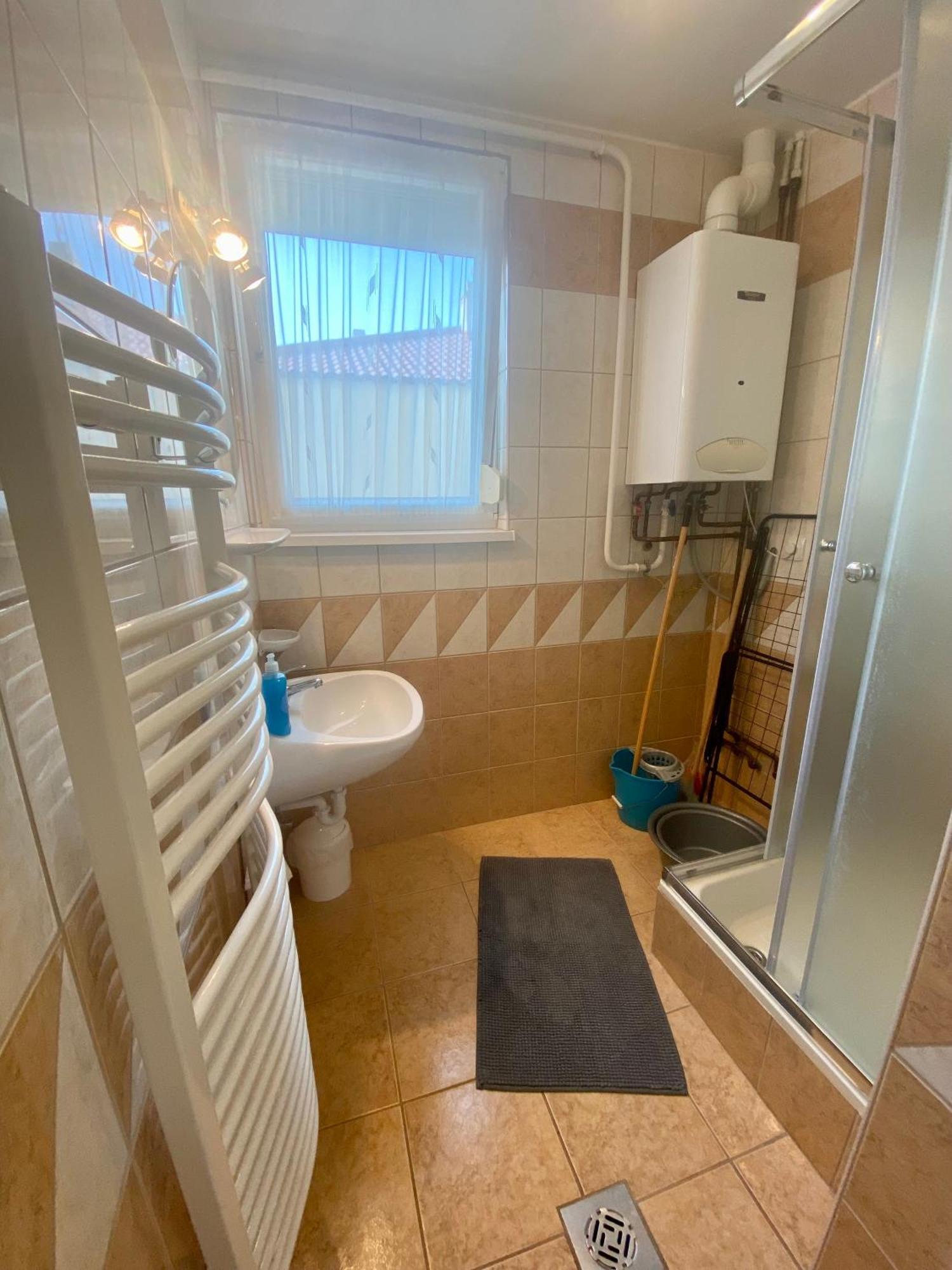 Hajnal Vendeghaz Apartment ไฮจ์ดุสโซบอสโล ภายนอก รูปภาพ